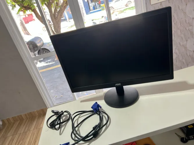 Monitor AOC 18.5" LED - Modelo E970Swnl (Perfeito Estado)