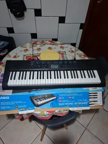 Teclado Casio (Troco por celular A35 de 256gb / Aceito cartão)