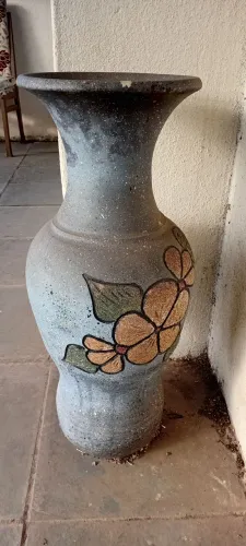 Vaso de planta antigo usado