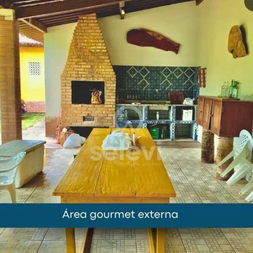 Casa ampla, a 300 metros da praia de Tabuba