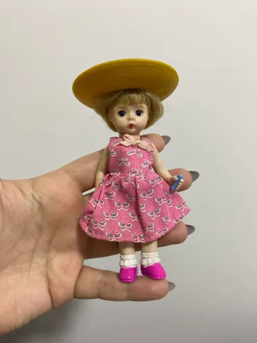 boneca madame Alexander vestido rosa