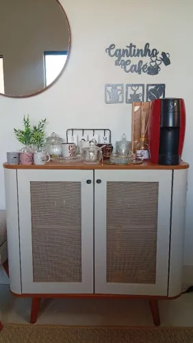 Vende-se aparador MDF com detalhe na porta em vime