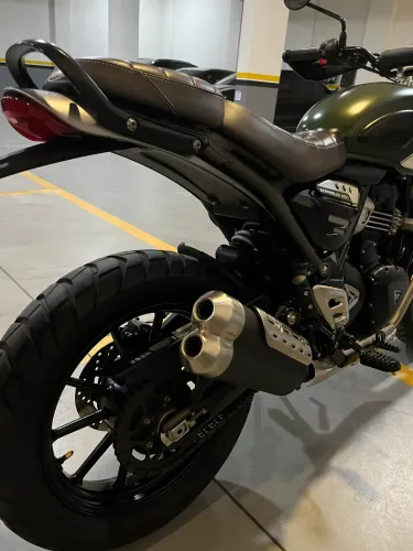 TRIUMPH 400 quase zerada