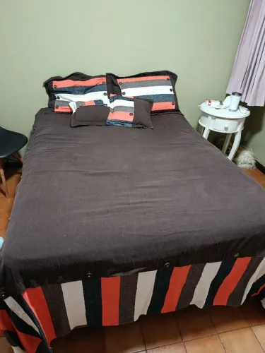 Conjunto de cama com almofadas