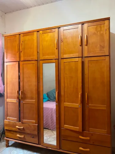Guarda roupa de casal com maleiro