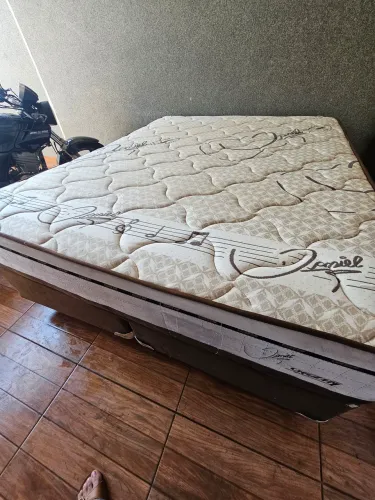 Cama Box Queen