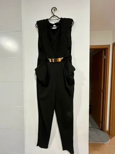 Macacão preto com brilho