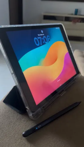 iPad 9 64gb, sem defeitos, com capa e película + Caneta Wb com ponteiras