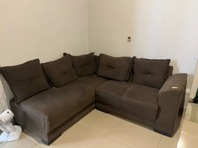 Sofá marrom de canto 