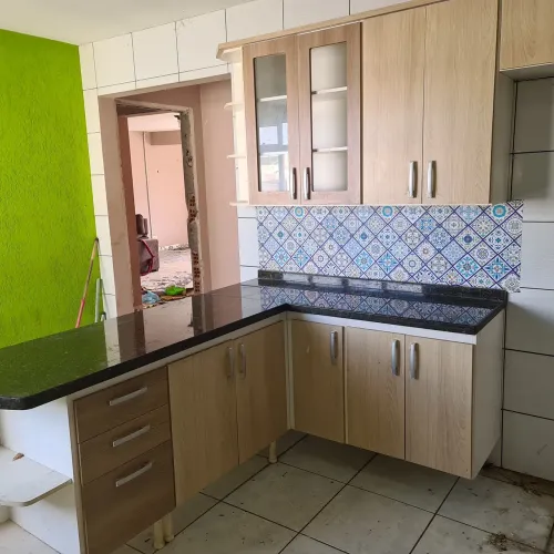 Cozinha planejada com 8 metros de bancada