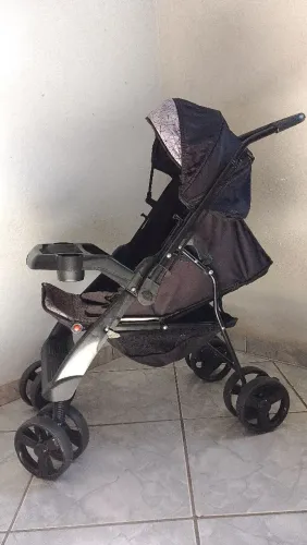Carrinho Tutti Baby usado só dentro de casa