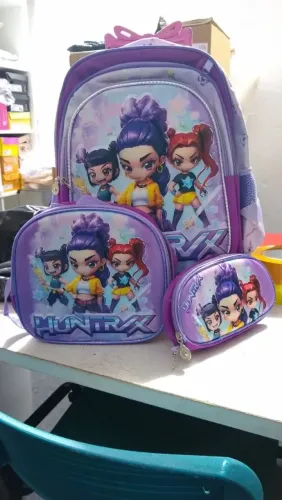 Mochila Huntrix Kit com 3 Peças Mochila Lancheira e Estojo