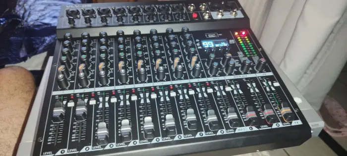 Mesa de som VLV-08