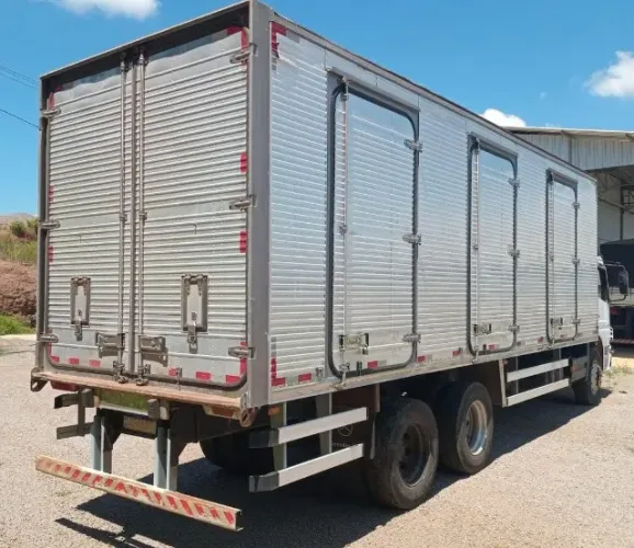 BAÚ FURGOSUL 8,40 6 PORTAS LATERAIS.