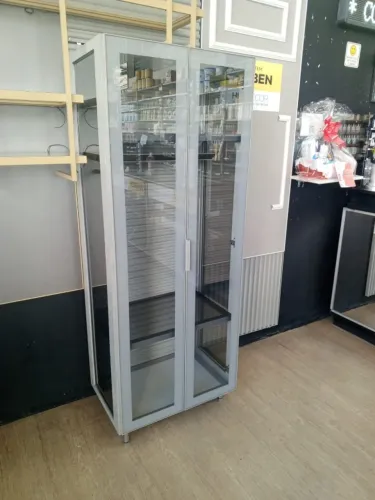 Cristaleira sob medida 