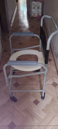 Cadeira de banho nova nunca usada pra vender logo