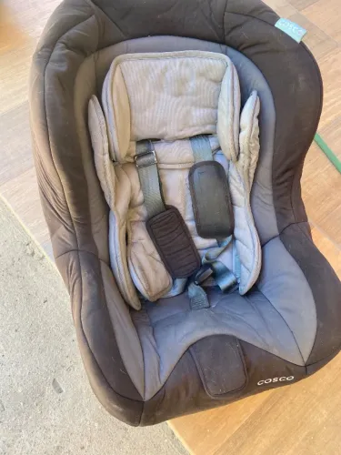 Cadeirinha de Carro Cosco para Bebê (até 18kg) - está na varanda ( lavando fica nova )