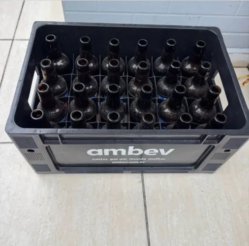 Engradado com 24 garrafas retornáveis 300ml