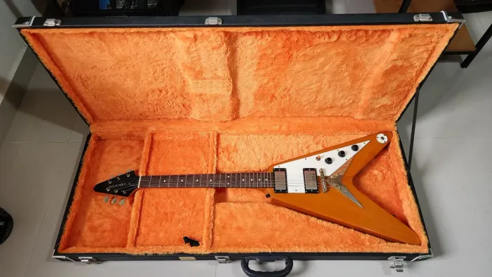 Guitarra Vintage V60 Flying-V