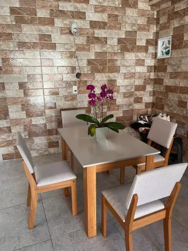 Conjunto de Mesa de Jantar com 4 Cadeiras