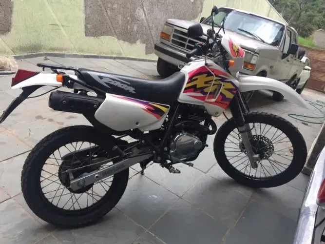 Honda XR 200R ano 1999 Branca