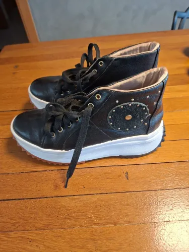 TENIS