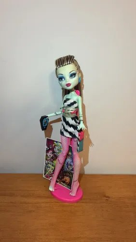Frankie Dawn of the dance w1 - Monster High