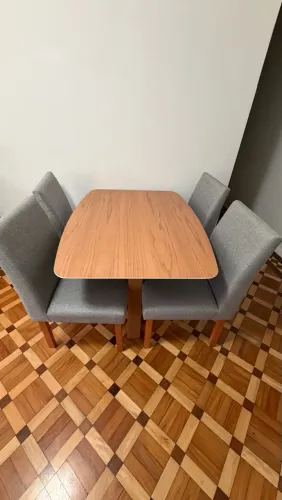 Mesa 4 lugares estado de nova sem detalhes 