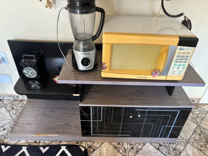 Vendo Rack microondas e liquidificador 