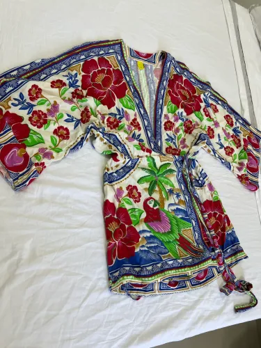 Roupas Farm , 4 peças tamanho P( veste 36) pelo valor anunciado.
