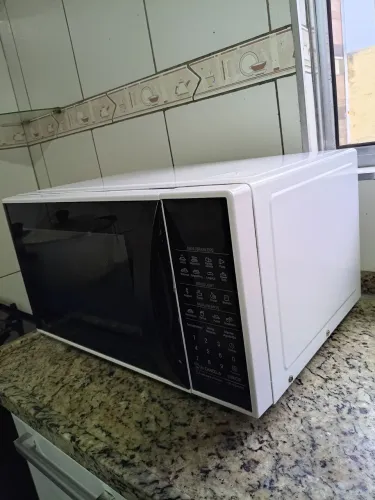 Microondas Semi-novo.