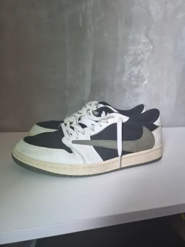 Travis Scott x Air Jordan 1 Low Olive