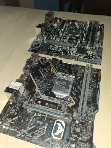 Placas Mães novas, não sei se está funcionando ou não, faço rolo em peças de PC
