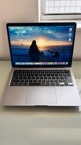 MacBook Air M1 256 GB (8GB RAM)