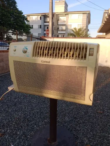 Ar-condicionado de janela 7500 BTUs Consul limpo e revisado *GELANDO MUITO* pra levar hoje