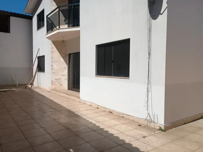 Casa para Locação no bairro Queluz!