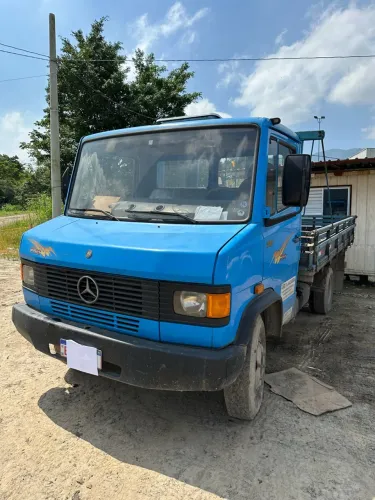 Caminhão carroceria Mercedes Benz 608