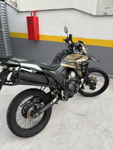 Lander 250 bege único dono 