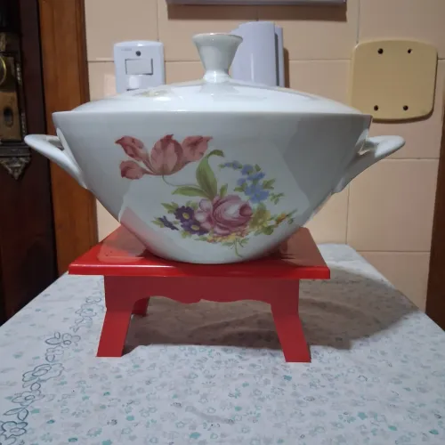 Sopeira renner floral grande 2.1 L..altura sem tampa 11 cm e 25 cm diâmetro