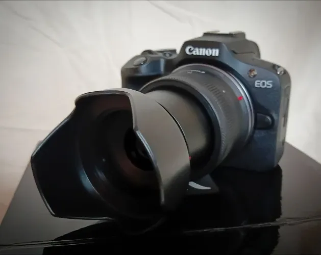 Canon R100 Mirrorless e Lente 75-300mm com Caixas + Cartão 32gb Lacrado