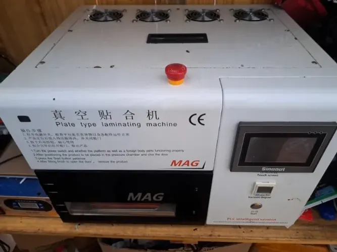máquina de laminação a vácuo MAG, utilizada para o reparo de telas LCD de smartphones