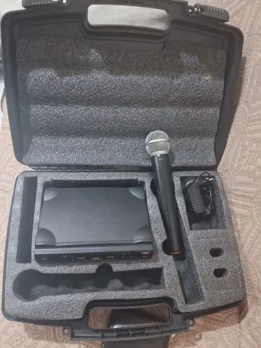 02 MICROFONES E 1 MÁQUINA FOTOGRÁFICA. R$ 599,00 reais.