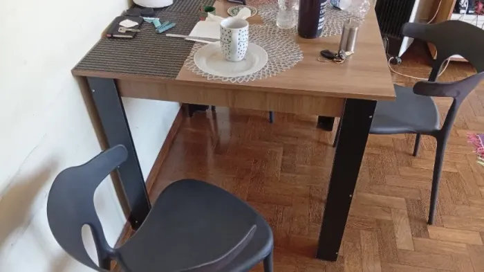 Mesa de jantar quadrada com 4 cadeiras