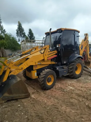 Retroescavadeira LIUGONG, 766A, 2024 semi nova, top de linha