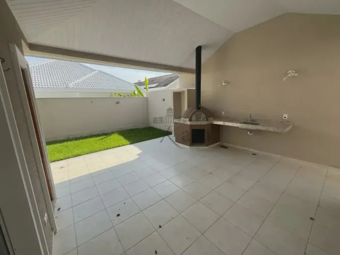 Oportunidade - Casa - Condomínio Floradas do Paratey - Urbanova - 4 Dormitórios - 242m².