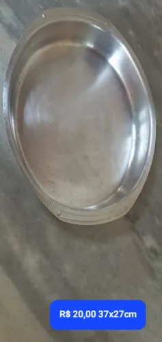 forma de alumínio grande e oval , de 37cmx27cm (retirar no local)