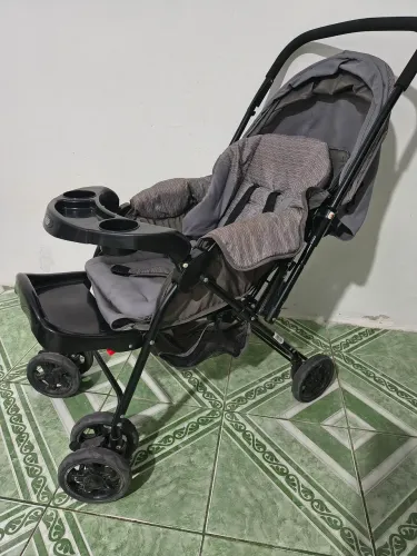 Vende-se Carrinho de Bebê Semi Novo
