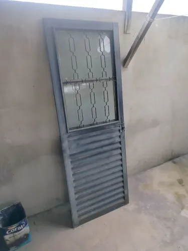 Vendo porta sem moldura