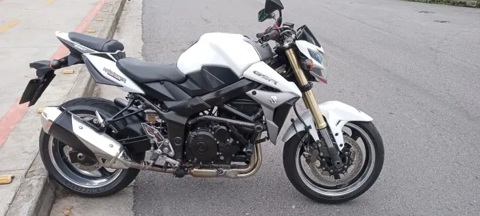 MOTO SUZUKI GSR 750 cc