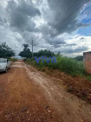 Vende-se lote com 300 Metros quadrados, escorrido para ao fundo, otima licalização, Colina